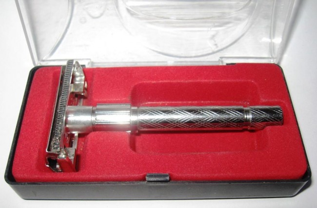 Станок бритвенный  в футляре S-2534