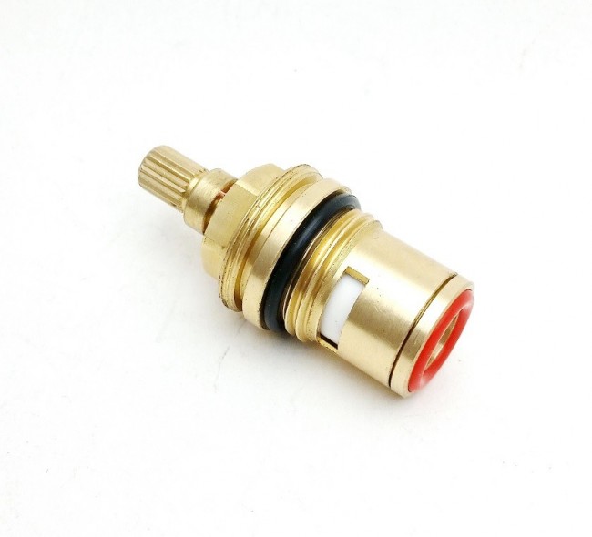 Кранбукса кер.1/2"(20 шл.) с рез.под юбку DK-339